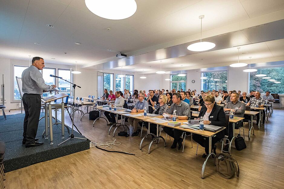 Im Saal des Einführungskurses für frisch gewählte Kirchenratsmitglieder