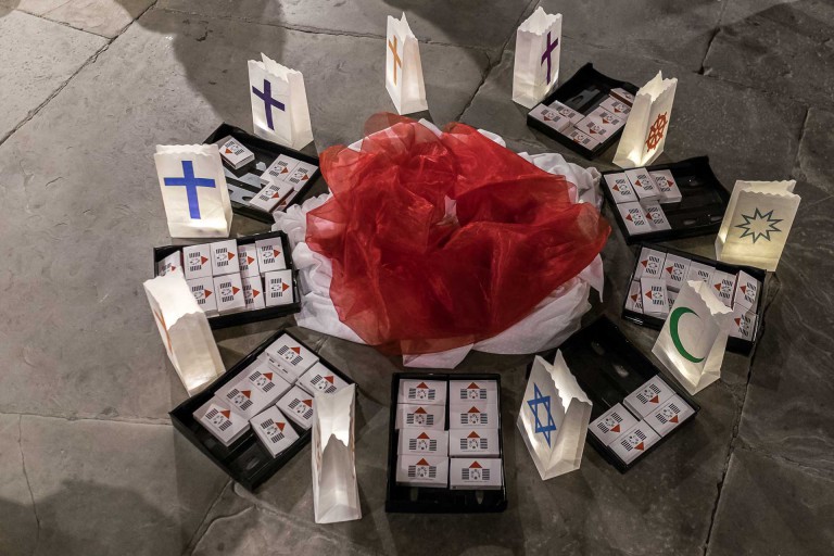 Licht verbindet die Religionen: Am Begegnungstag «Unter einem Dach» der Luzerner Religionsgemeinschaften vom 23. April 2015.  | © 2015 Roberto Conciatori 