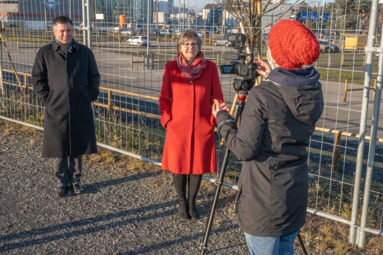 Bei den Filmaufnahmen für die Neujahrsbotschaft am 18. Dezember auf dem Seetalplatz in Emmenbrücke. | © 2020 Dominik Thali